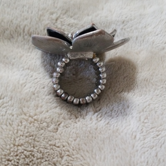 Flower ring - Picture 2 of 4